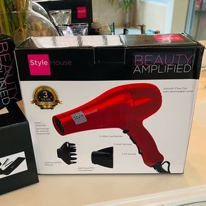 Style House Black Hair Blow Dryer NWT Blw (Dryer is BLACK Not RED)